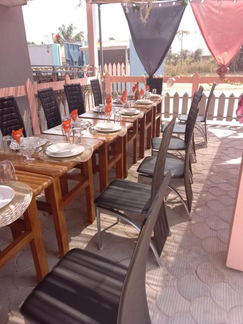 Bh Apero Club Hotel Bertoua Exterior photo